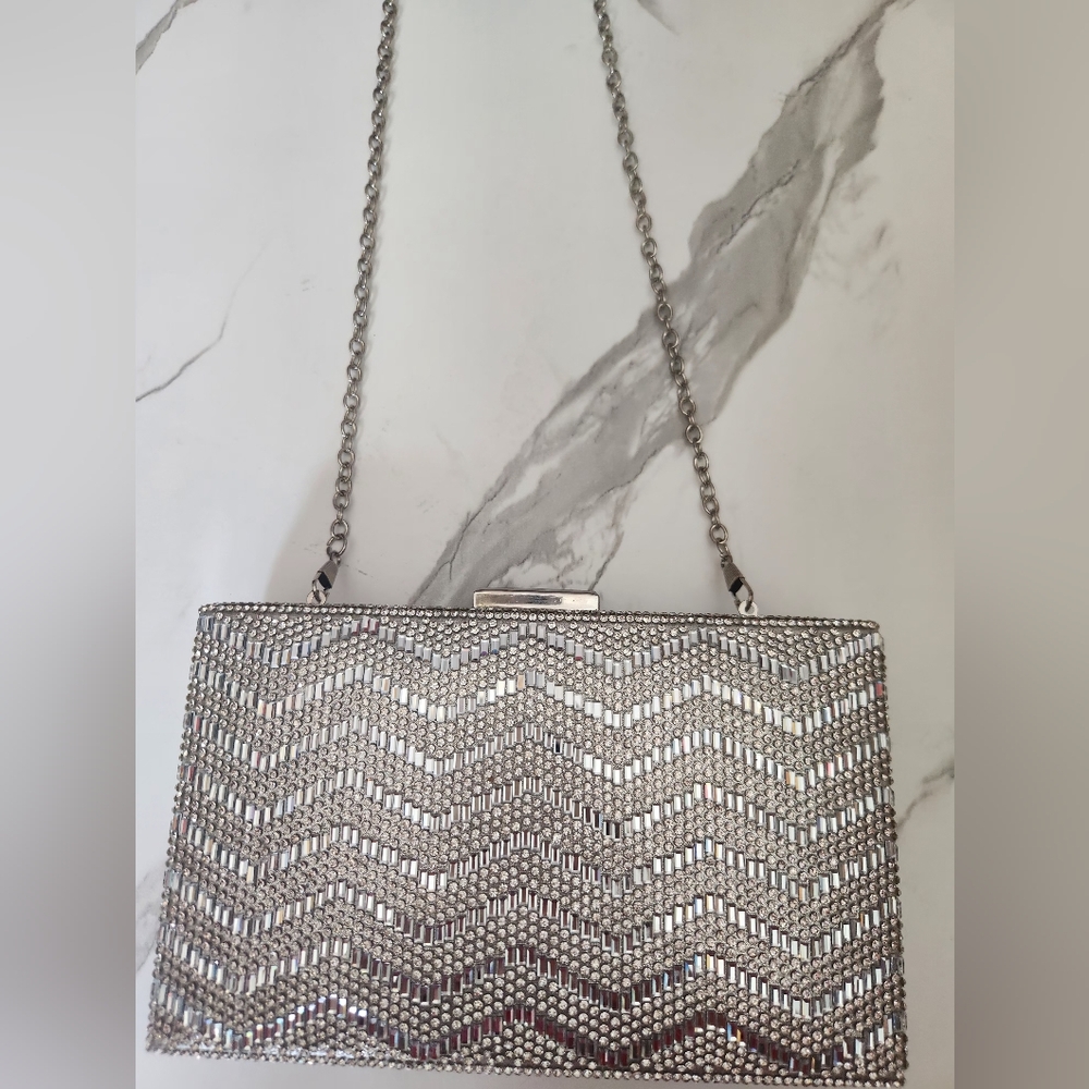 Ladies Silver Chevron Evening Bag. Clutch Or You Can Use Detachable Strap. - Picture 4 of 5